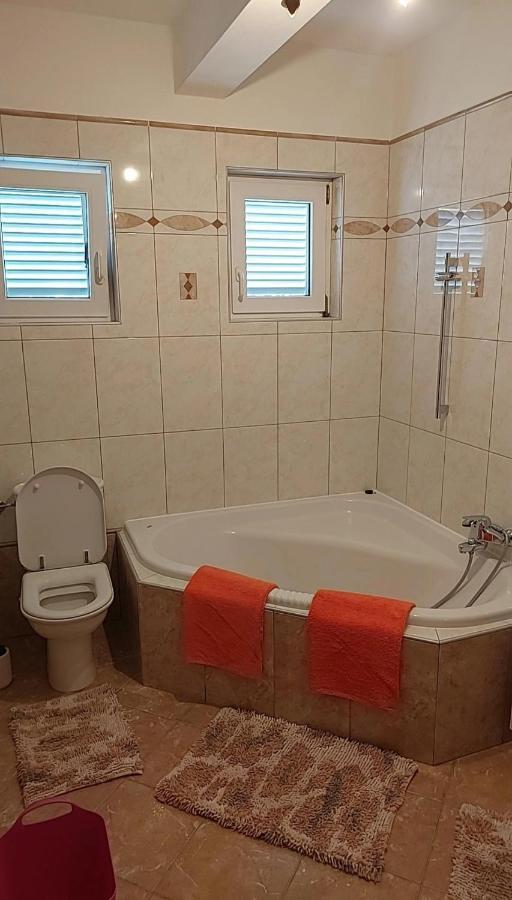 Apartmani Katarina Mundanije Buitenkant foto
