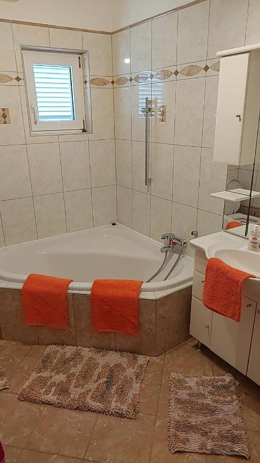 Apartmani Katarina Mundanije Buitenkant foto
