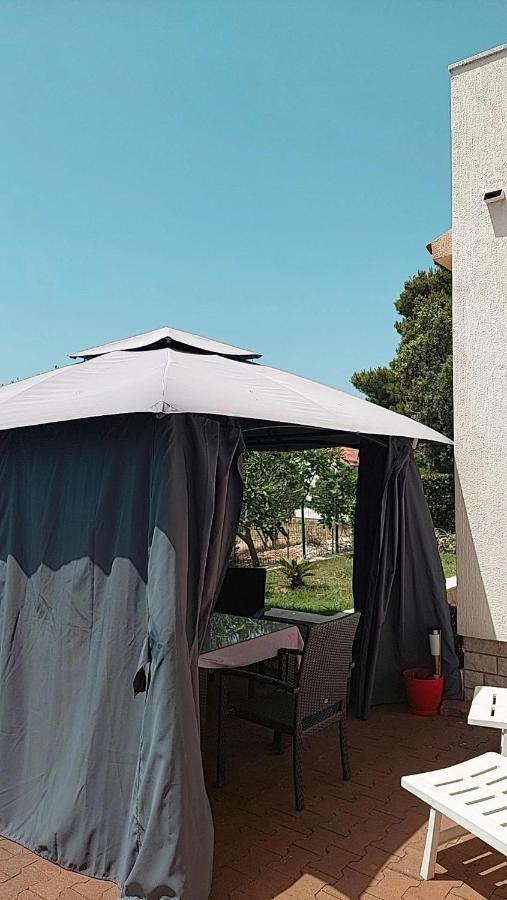 Apartmani Katarina Mundanije Buitenkant foto
